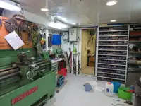 کشتی صیادی با تور گوشه‌ای برای فروش