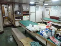 کشتی صیادی با تور بلند برای فروش