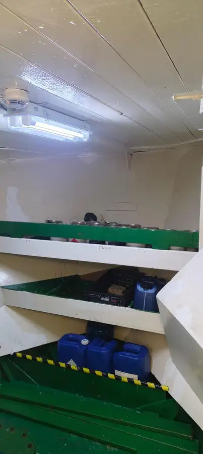 کشتی تدارکاتی برای فروش
