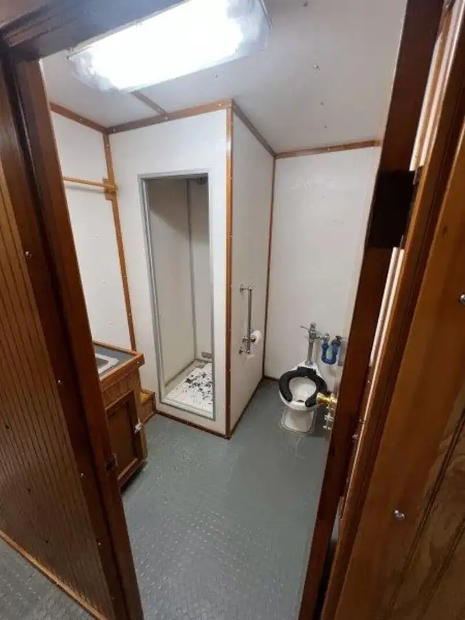 کشتی خدمه برای فروش