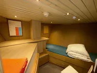 کشتی تدارکاتی برای فروش