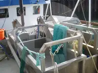کشتی تریلر با تیر عرضی برای فروش