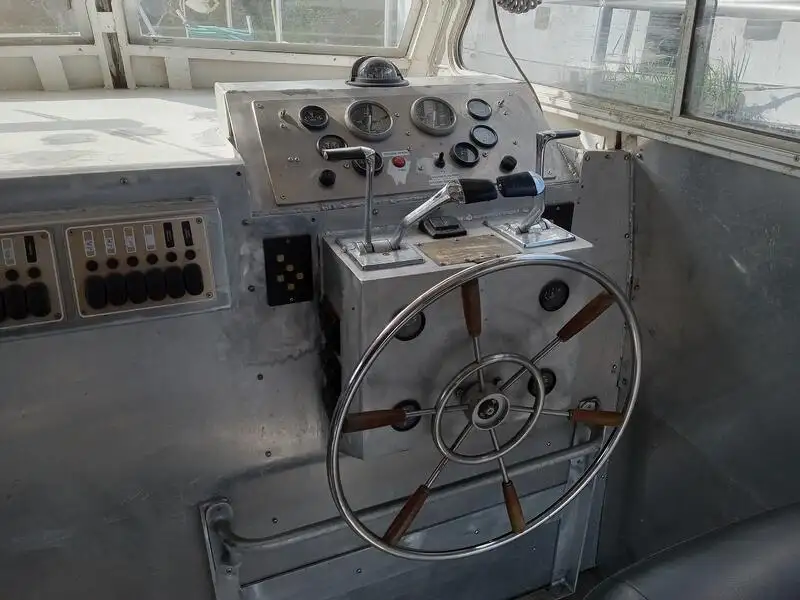 کشتی خدمه برای فروش