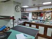 کشتی صیادی با تور بلند برای فروش
