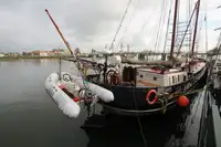 قایق بادبانی برای فروش
