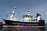 یک کشتی برای پردازش و تحویل ماهی برای فروش